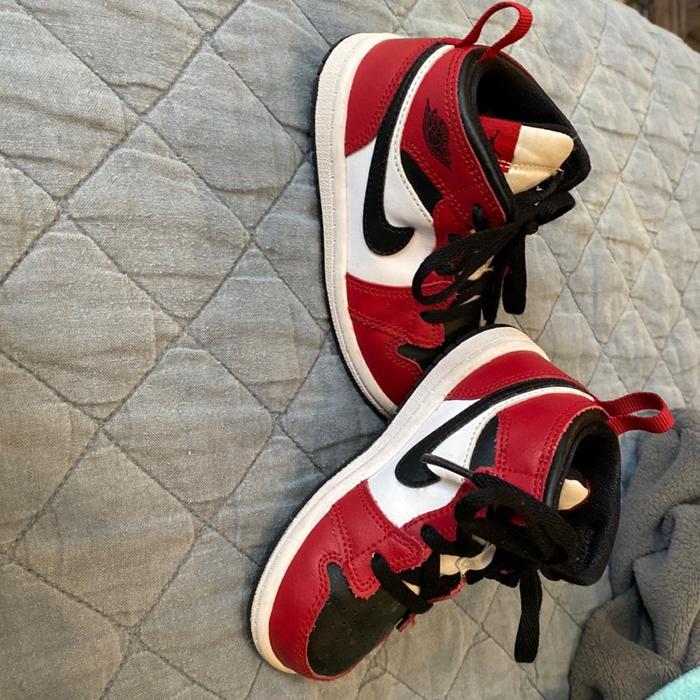 Nike kids Jordan’s 7c